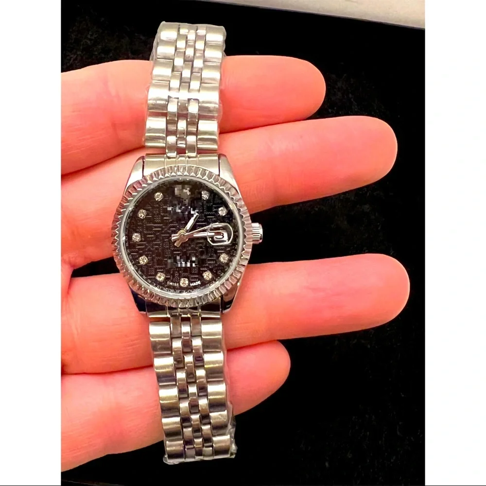 Luxury Watch for Women- Silver - Good Quality - NEW - Picture 1 of 6
